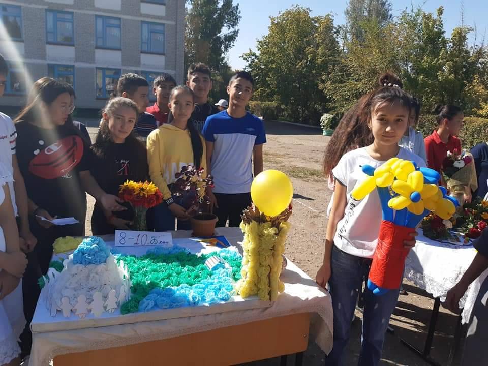 Головацкий атындағы орта  мектебінде "Жастар - ел болашағы" атты жастар  жылына  арналған гүл  көрмесі өткізілді. Көрмеге 2-11 сыныптар  қатысты. 
