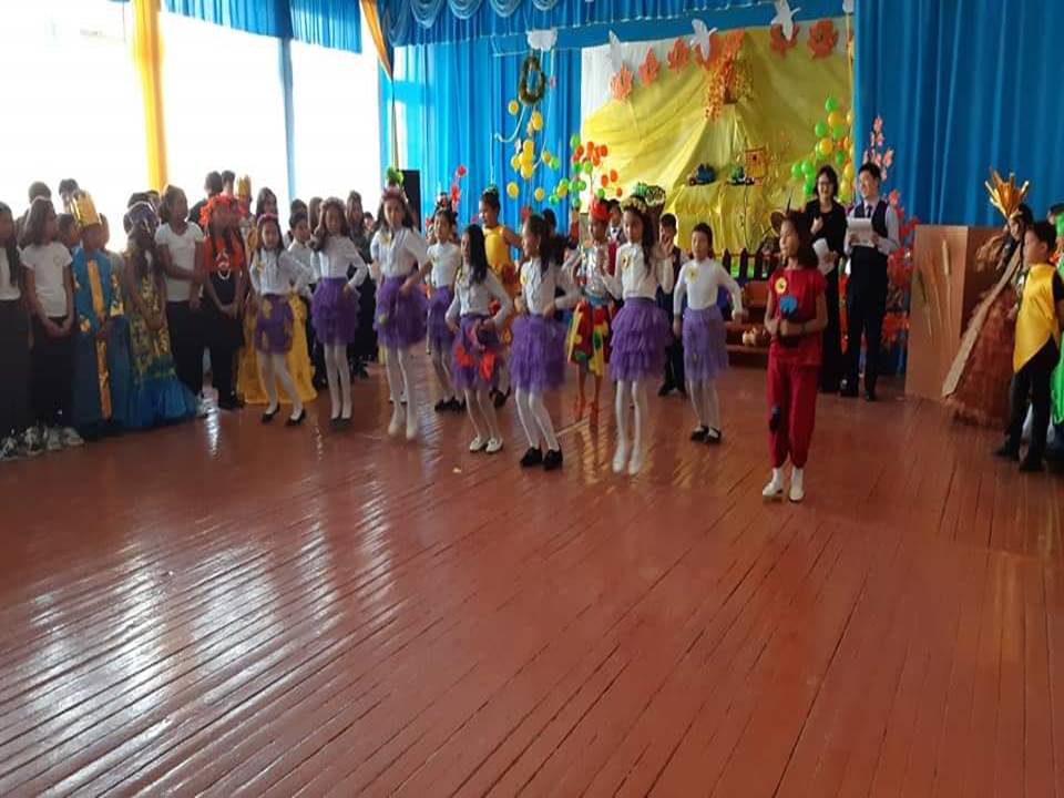 "Кұз байлығы" тақырыбында 2-10 сыныптар арасында күзгі балл өткізілді.
