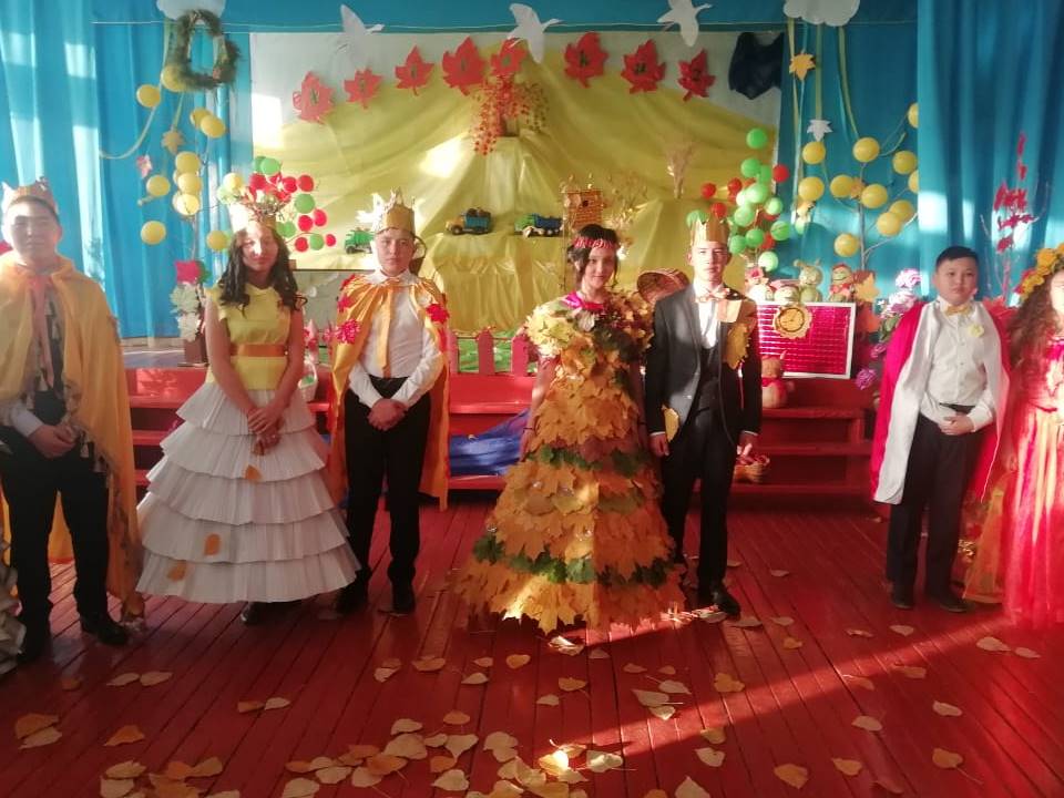 "Кұз байлығы" тақырыбында 2-10 сыныптар арасында күзгі балл өткізілді.