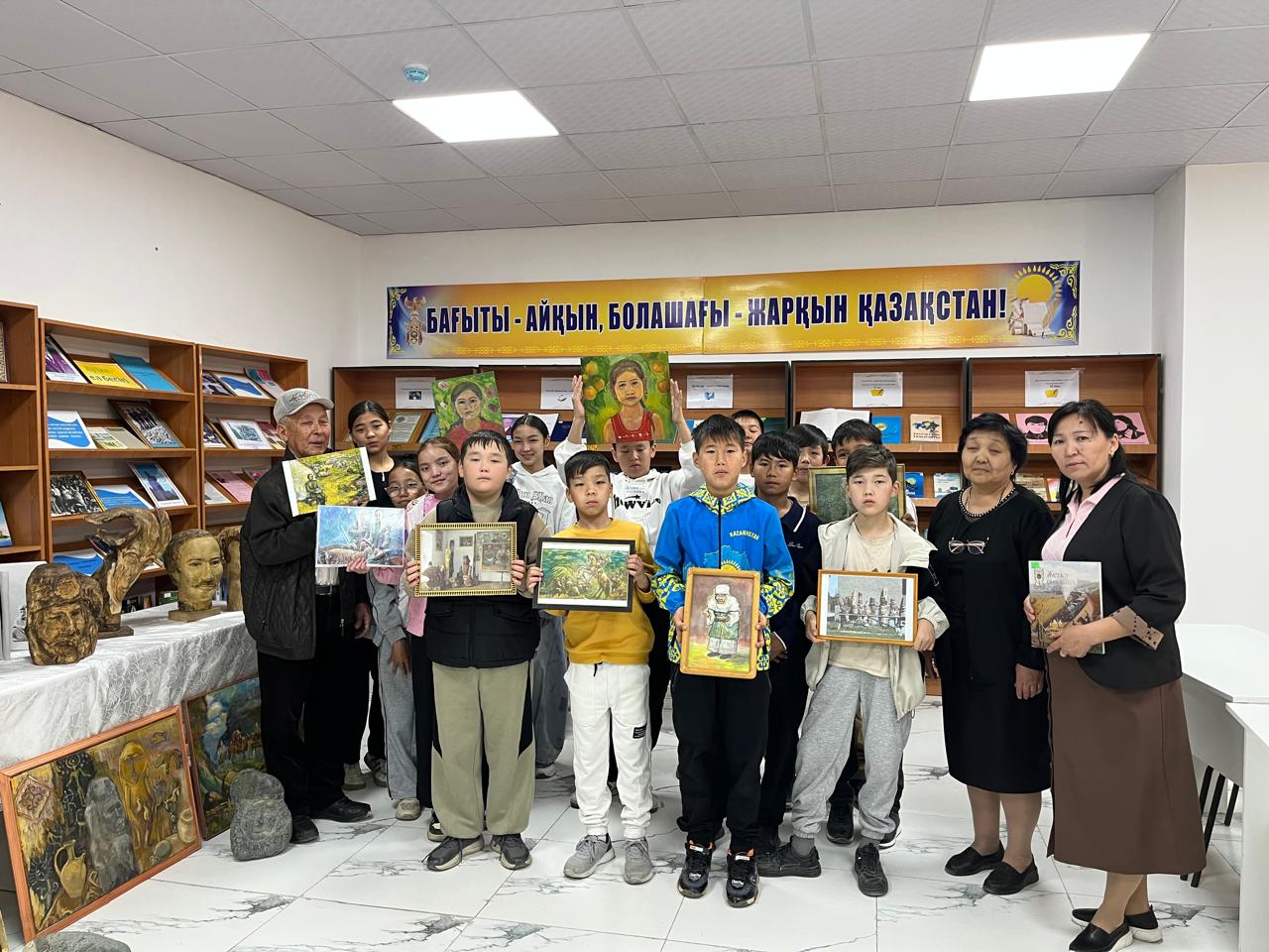 Анықтама   2026 жыл  16 сәуір «Балалар әдебиет рухани тәрбие бастауы» тақырыбында ұйымдастырылған он күндік аясында   6  сынып оқушылары арасында мектеп кітапханашылары жерлесіміз суретші Ақан Оймауытов пен кездесу ұйымдастырды.