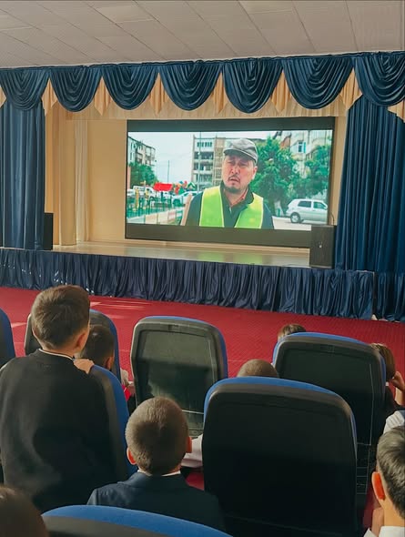 Бастауыш сынып оқушыларына  “Алал еңбек” тақырыбында бейнероликтер көрсетілімі ұйымдастырылып,адал еңбектің адам өміріндегі маңызы түсіндірілді